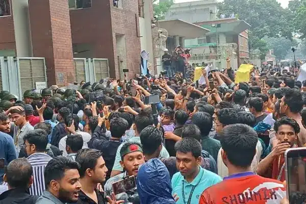 উপদেষ্টার পদত্যাগ দাবিতে শিক্ষার্থীদের বিক্ষোভ শিক্ষা উপদেষ্টার পদত্যাগের দাবিতে বিক্ষোভ করেছেন শিক্ষার্থীরা।