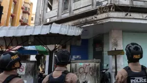 বন্দুক হামলার ঘটনায় পাঁচজন নিহত হয়েছেন।