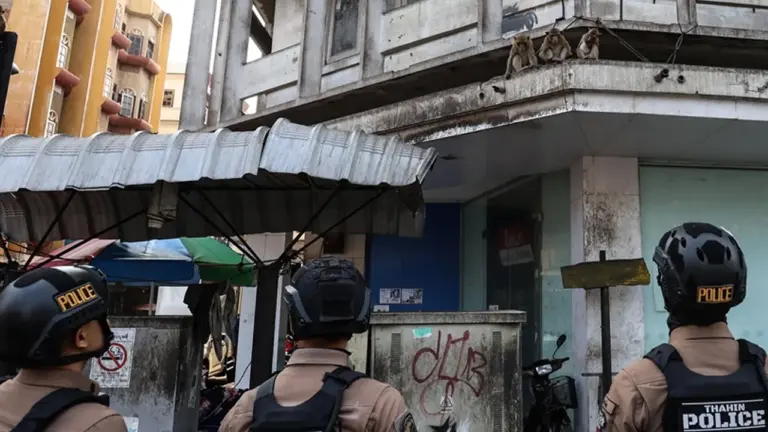 বন্দুক হামলার ঘটনায় পাঁচজন নিহত হয়েছেন।