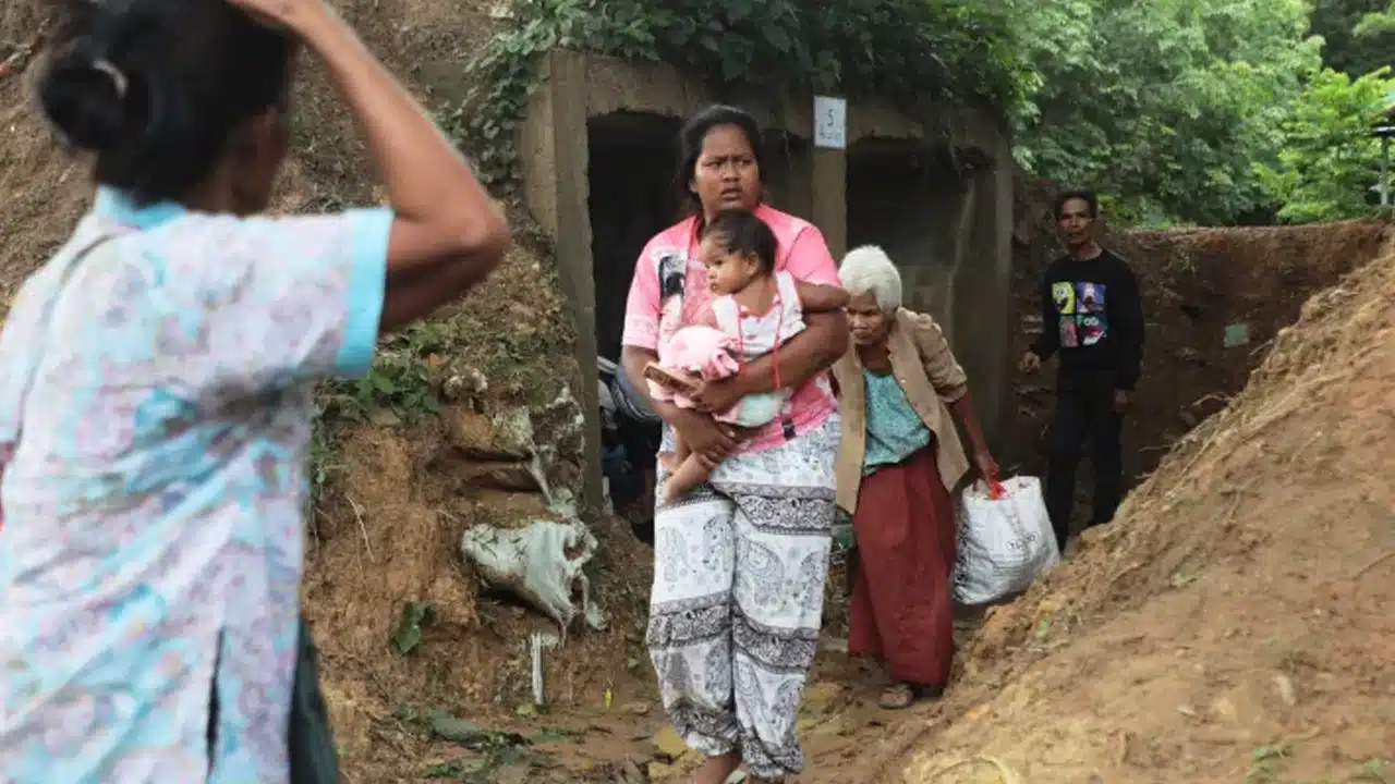 প্রাণঘাতী সংঘাতে জড়িয়েছে দক্ষিণ-পূর্ব এশিয়ার প্রতিবেশী দুই দেশ থাইল্যান্ড ও কম্বোডিয়া।