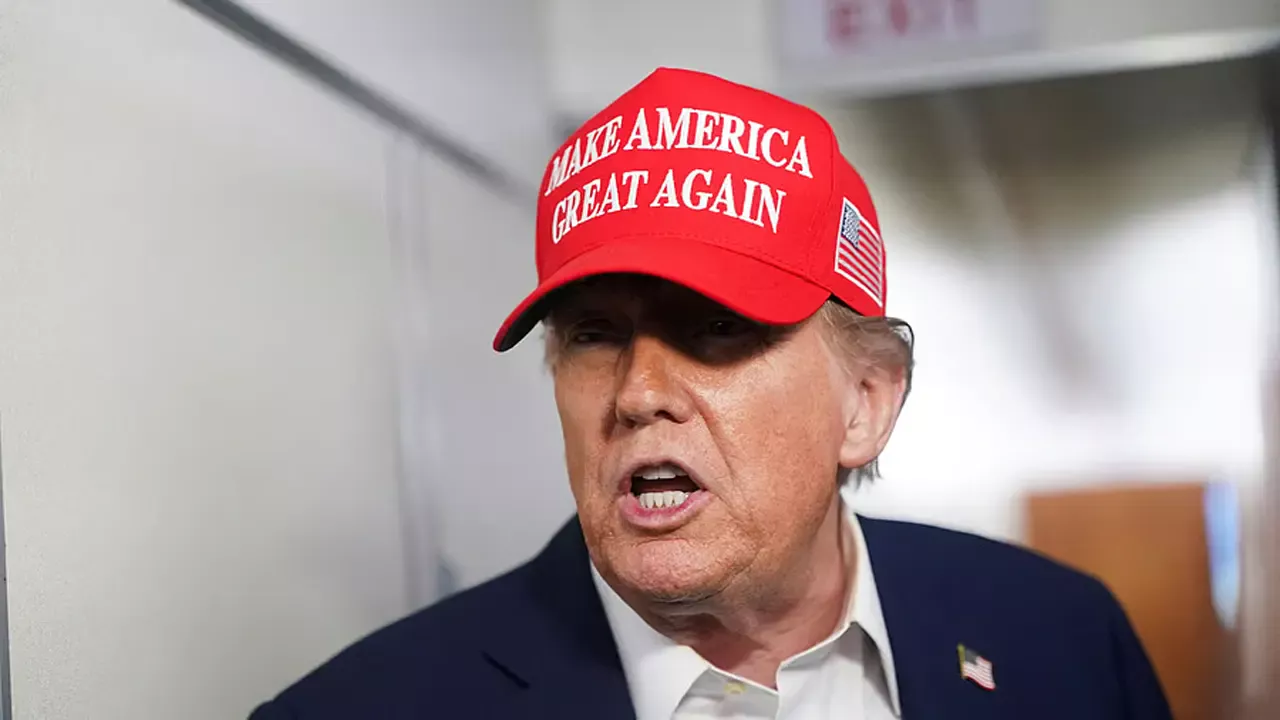 আরও সাতটি দেশের ওপর পূর্ণাঙ্গ নিষেধাজ্ঞা আরোপ করেছে ডোনাল্ড ট্রাম্প প্রশাসন।