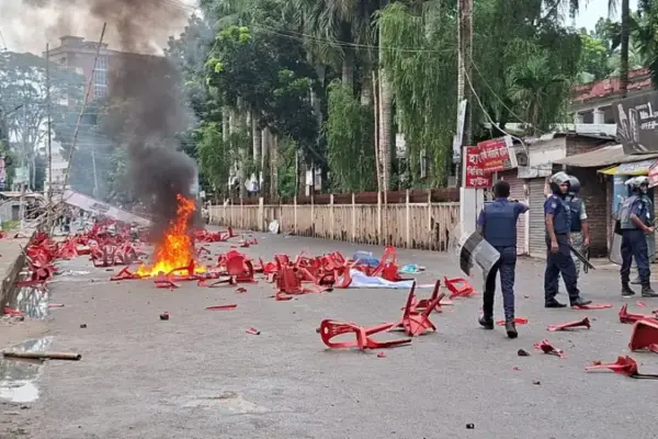 গোপালগ‌ঞ্জে ১৪৪ জারি ধারা জারি করেছে স্থানীয় প্রশাসন।