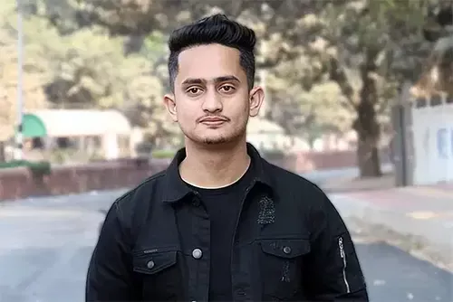 সারজিসকে আলমকে বান্দরবানে অবাঞ্ছিত ঘোষণা করা হয়েছে।