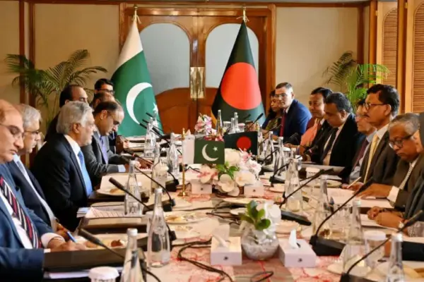 পাকিস্তানকে ক্ষমা চাইতে বললো বাংলাদেশ ১৯৭১ সালে সংঘটিত গণহত্যার জন্য পাকিস্তানকে ক্ষমা চাওয়ার আহ্বান জানিয়েছে বাংলাদেশ।