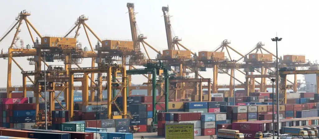 বিরোধিতা সত্ত্বেও চট্টগ্রাম বন্দরের দায়িত্ব বিদেশিদের দেয়ার কাজ এগিয়ে নেয়া হচ্ছে।