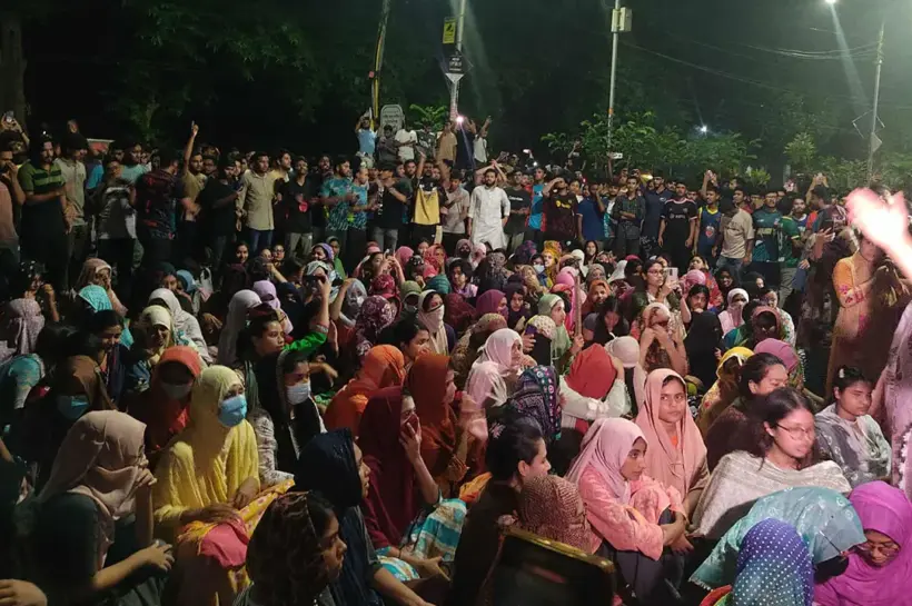 ঢাকা বিশ্ববিদ্যালয়ের হলে ছাত্ররাজনীতি নিষিদ্ধ ঘোষণা করেছে বিশ্ববিদ্যালয় প্রশাসন।