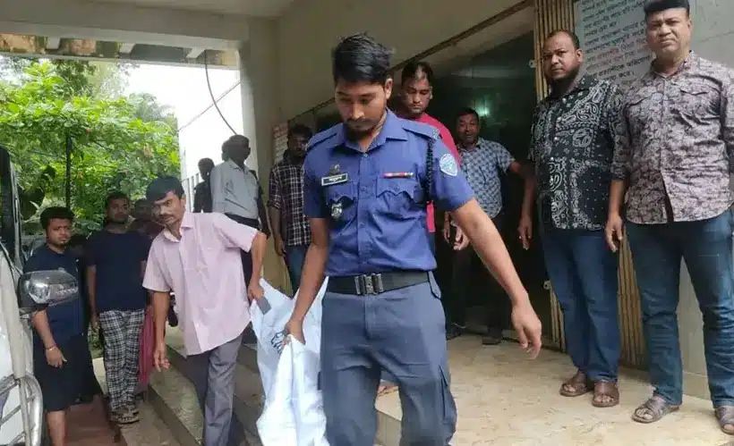 থানা হাজতের গ্রিলে ঝুলন্ত অবস্থায় দুর্জয় চৌধুরী নামে এক হাজতির মরদেহ পাওয়া গেছে।