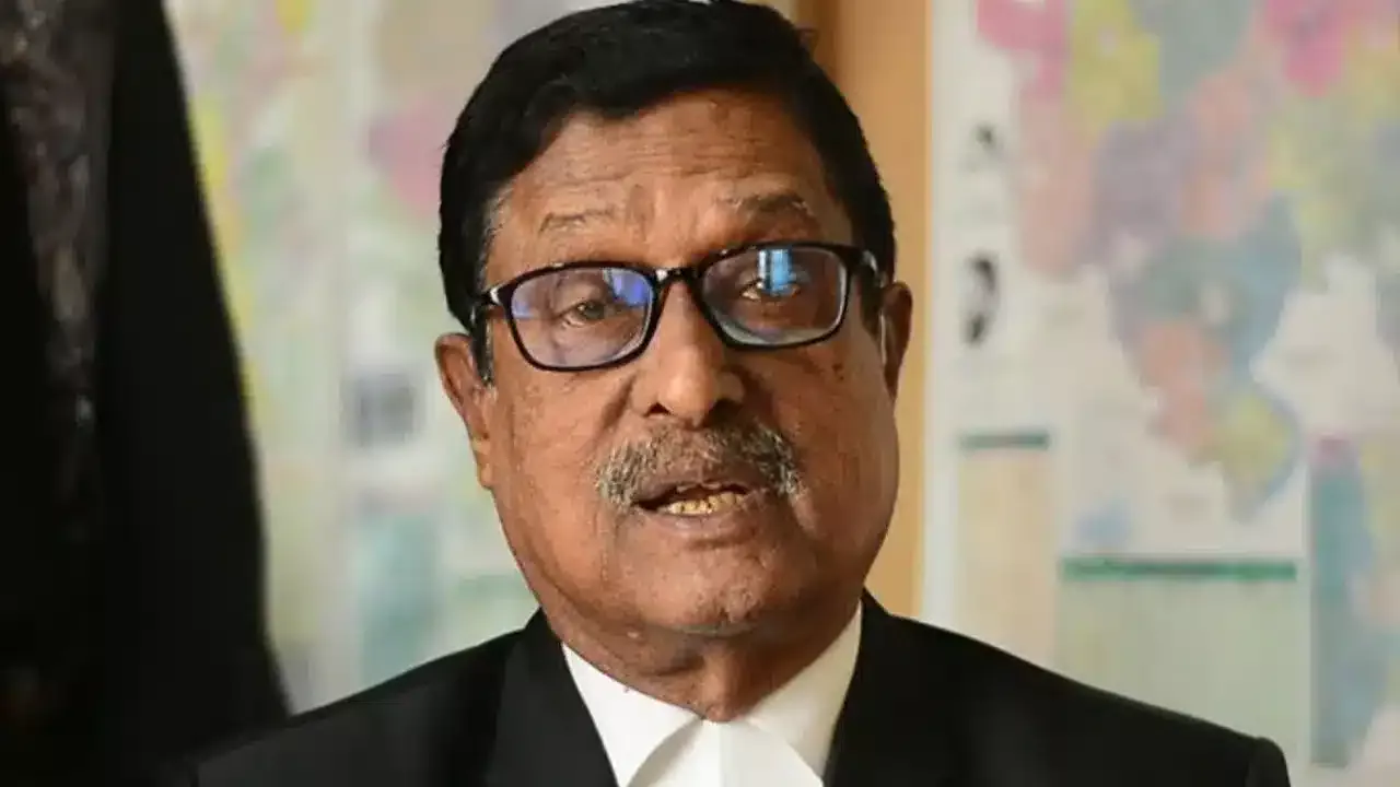 বিএনপি চেয়ারপারসনের উপদেষ্টা বীর মুক্তিযোদ্ধা অ্যাডভোকেট ফজলুর রহমানকে কারণ দর্শানোর নোটিশ দেওয়া হয়েছে।