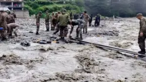 টানা ভারী বৃষ্টি ও ভূমিধসের কারণে ১৯৯ জনের মৃত্যু হয়েছে।