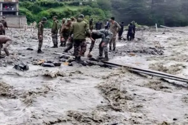 টানা ভারী বৃষ্টি ও ভূমিধসের কারণে ১৯৯ জনের মৃত্যু হয়েছে।