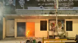 জাতীয় পার্টির (জাপা) কেন্দ্রীয় কার্যালয়ে হামলা, ভাঙচুর ও অগ্নিসংযোগ করা হয়েছে।