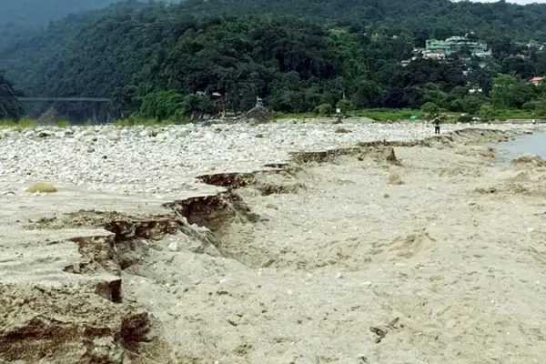 ৩ দিনে প্রায় ৪০ থেকে ৫০ হাজার ঘনফুট পাথর লুট হয়েছে, যার বাজারমূল্য আনুমানিক ৬০ লাখ টাকা।