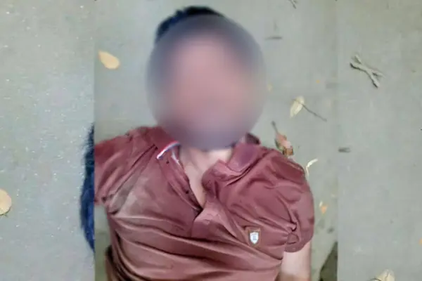 এক যুবককে গাছের সঙ্গে বেঁধে পিটিয়ে হত্যা করা হয়েছে।