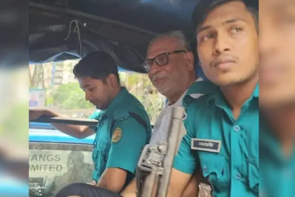 ‘মঞ্চ ৭১’ আয়োজিত এক অনুষ্ঠান ঘিরে ব্যাপক উত্তেজনা তৈরি হয়েছে।