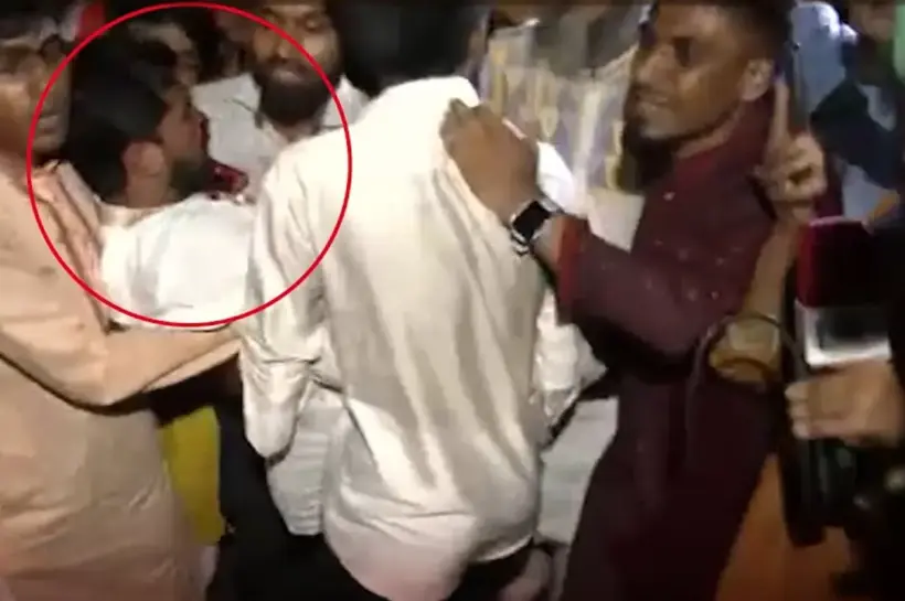 জাতীয় পার্টির কার্যালয়ের সামনে পুলিশের সঙ্গে গণ-অধিকার পরিষদের নেতাকর্মীদের সংঘর্ষের ঘটনা ঘটেছে।