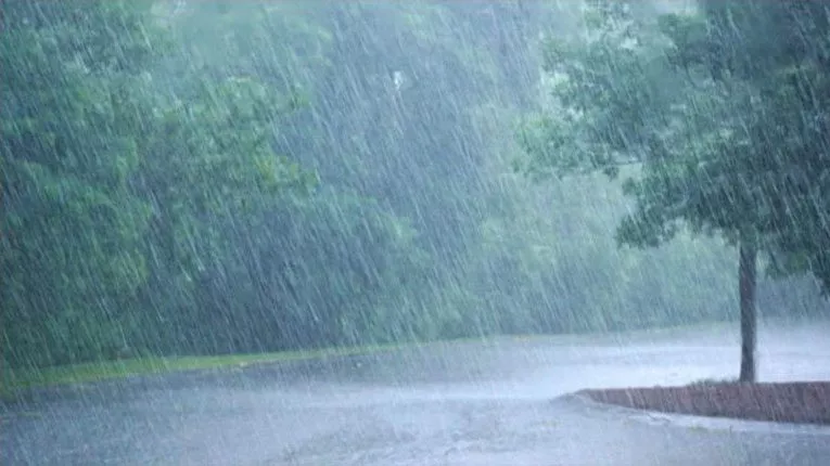 বাংলাদেশের দিকে ধেয়ে আসছে শক্তিশালী বৃষ্টিবলয় 'ঈশান'।