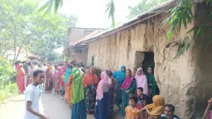একই পরিবারের চারজনের মরদেহ উদ্ধার করেছে পুলিশ।