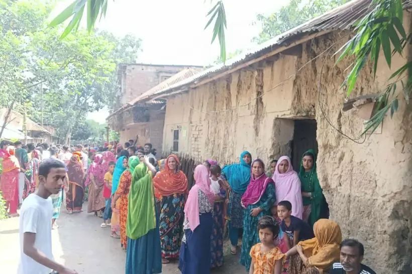 একই পরিবারের চারজনের মরদেহ উদ্ধার করেছে পুলিশ।