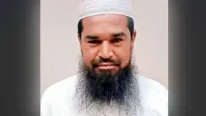 যুবলীগ নেতা রেজাউল ইসলামকে গলাকেটে হত্যা করা হয়েছে।
