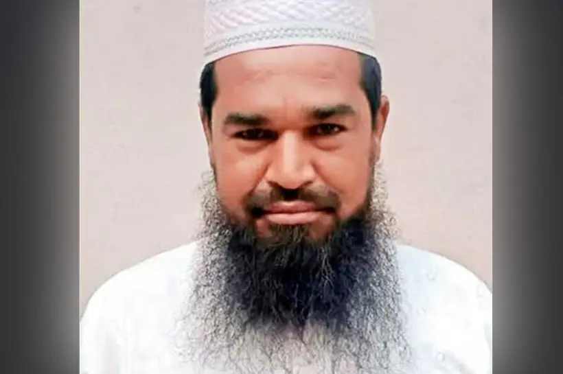 যুবলীগ নেতা রেজাউল ইসলামকে গলাকেটে হত্যা করা হয়েছে।