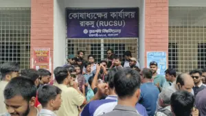 অবস্থান কর্মসূচি পালন করেছে ছাত্রদল।