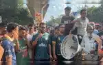 ঢাকার শাহবাগ মোড় অবরোধ করা হয়েছে।