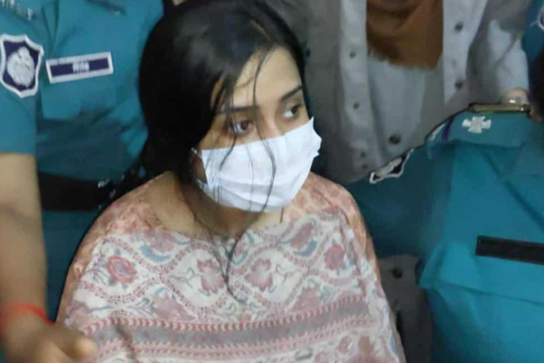 মেজর সাদিকের স্ত্রী সুমাইয়া জাফরিনকে রিমান্ড দিয়েছেন আদালত।