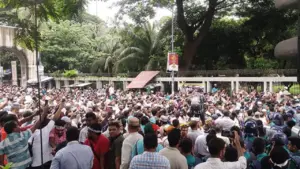 সরকারকে এক মাসের আলটিমেটাম দিয়েছেন আন্দোলনরত শিক্ষকরা।