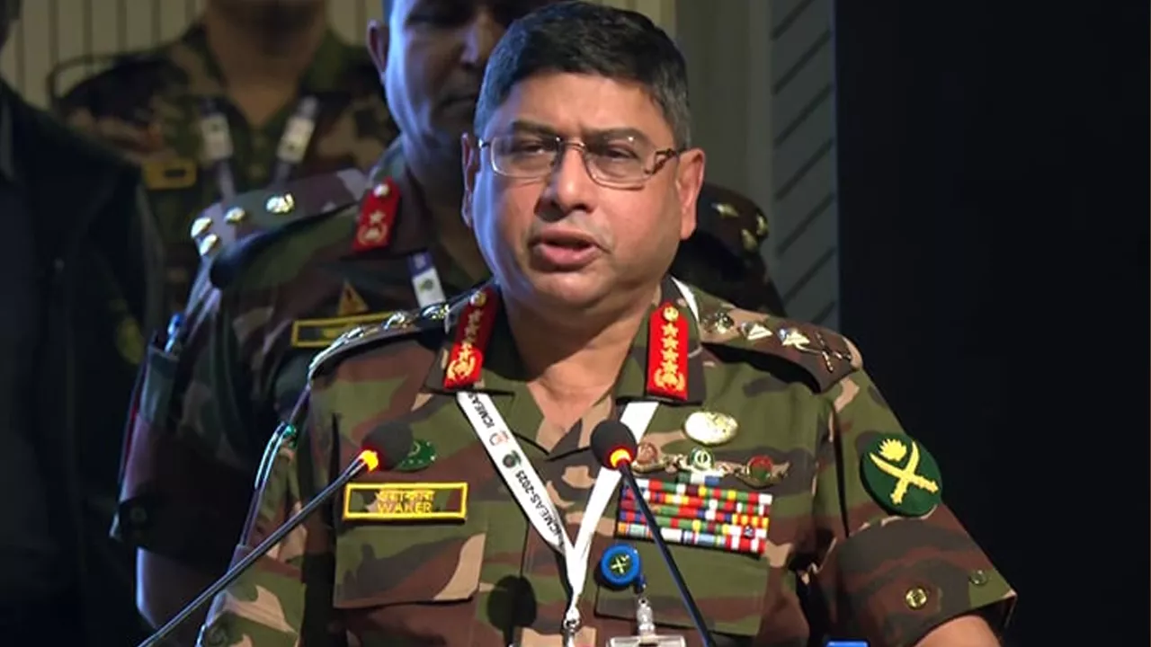 সেনাপ্রধান জেনারেল ওয়াকার-উজ-জামান বলেছেন, ‘এখন নির্বাচনের দিকে যাচ্ছে দেশ।