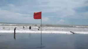 চার সমুদ্রবন্দরকে তিন নম্বর সতর্ক সংকেত দেখাতে বলেছে আবহাওয়া অধিদপ্তর।