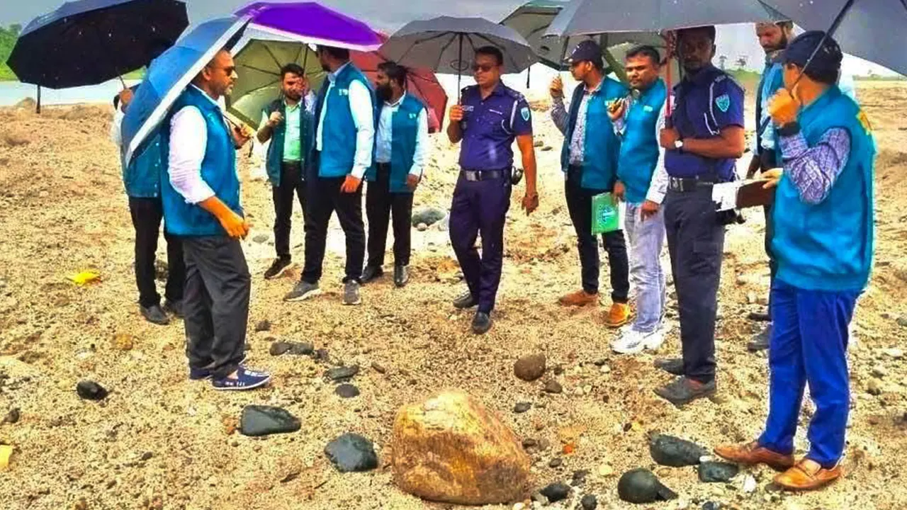 সাদাপাথরে ব্যাপক লুটপাটের ঘটনায় স্থানীয় প্রশাসনের দায় বেশি বলে জানিয়েছে দুদক।