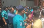 আসিফ নজরুলের পদত্যাগের দাবিতে সচিবালয়ের সামনে অবস্থান নিয়েছেন জুলাই শহীদ পরিবারের সদস্যরা এবং আহতরা।