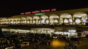 বৃহস্পতিবার রাত সাড়ে ১১টার দিকে হজরত শাহজালাল আন্তর্জাতিক বিমানবন্দরে তাদের বহন করা বিমানটি অবতরণ করে।