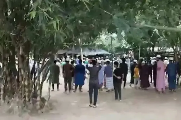 ‘আজিজ ভাণ্ডারীর খানকা শরিফে’ হামলা ও ভাঙচুরের ঘটনা ঘটেছে।