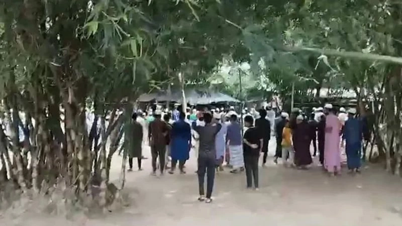 ‘আজিজ ভাণ্ডারীর খানকা শরিফে’ হামলা ও ভাঙচুরের ঘটনা ঘটেছে।