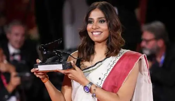 ৮২তম ভেনিস আন্তর্জাতিক চলচ্চিত্র উৎসবে সেরা পরিচালকের খেতাব জিতেছেন পশ্চিমবঙ্গের পুরুলিয়ার মেয়ে অনুপূর্ণা রায়।