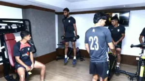 নেপালের একটি হোটেলে একরকম অবরুদ্ধ অবস্থায় সময় কাটাচ্ছেন ফুটবলাররা।