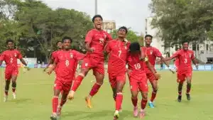 শ্রীলঙ্কার কলম্বোতে চলমান সাফ অনূর্ধ্ব-১৭ ফুটবলের ফাইনালে পৌঁছে গেছে বাংলাদেশ কিশোর দল।