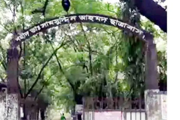 পুরোনো ও জরাজীর্ণ হওয়ায় স্থাপনাগুলো অপসারণে নিলাম বিজ্ঞপ্তি প্রকাশ হয়েছে।