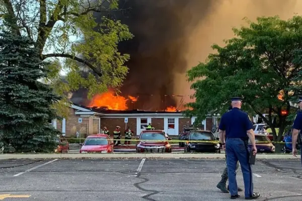 গির্জায় এক বন্দুকধারী গুলি চালিয়ে অন্তত চারজনকে হত্যা করেছে।