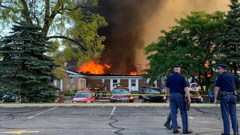 গির্জায় এক বন্দুকধারী গুলি চালিয়ে অন্তত চারজনকে হত্যা করেছে।