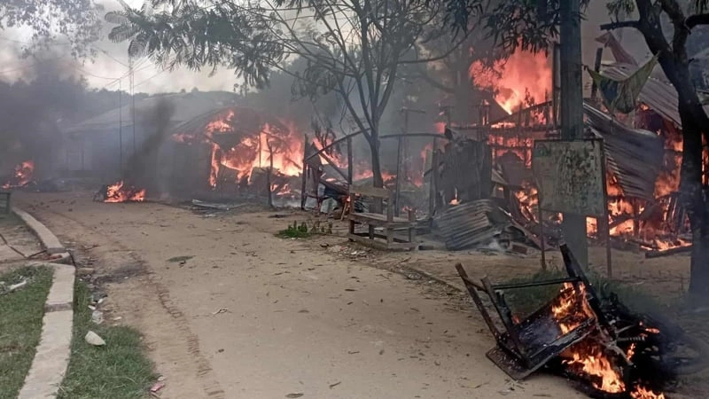 পরিস্থিতি কতখানি খারাপ হয় সেটি বুঝা যায় যখন পাহাড়িরা শান্তিবাহিনী গঠন করতে বাধ্য হয়।