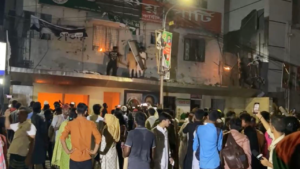আবারও জাতীয় পার্টির কেন্দ্রীয় কার্যালয়ে হামলা, ভাঙচুর ও অগ্নিসংযোগ করা হয়েছে।
