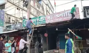 জাতীয় পার্টির কার্যালয় ভাঙচুর করা হয়েছে।