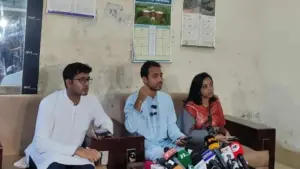 নির্বাচনে জামায়াতে ইসলামীর কোম্পানির ব্যালট দিয়ে ভোট নেওয়া হচ্ছে বলে অভিযোগ করেছে ছাত্রদল।