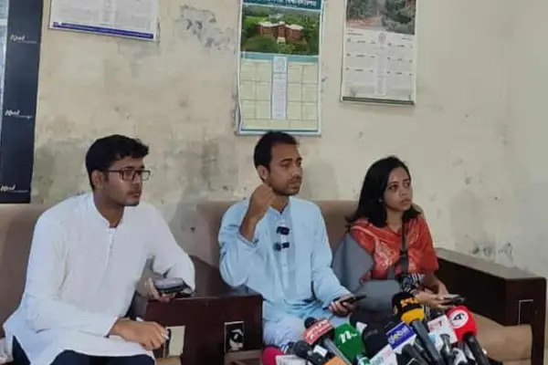 নির্বাচনে জামায়াতে ইসলামীর কোম্পানির ব্যালট দিয়ে ভোট নেওয়া হচ্ছে বলে অভিযোগ করেছে ছাত্রদল।