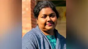 দায়িত্ব পালনের সময় মারা গেছেন পোলিং অফিসার ও চারুকলা বিভাগের সহকারী অধ্যাপক জান্নাতুল ফেরদৌস।