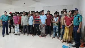 ঢাকার মোহাম্মদপুরের জেনেভা ক্যাম্পে অভিযান চালিয়েছে পুলিশ।