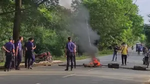 খাগড়াছড়িতে তিনজন নিহত ও চারজন আহত হয়েছেন।