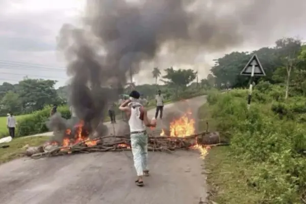 খাগড়াছড়িতে অনির্দিষ্টকালের জন্য ১৪৪ ধারা জারি করা হয়েছে।